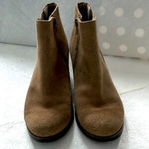 Clacks Taupe Pause Camelia Suede Ankle Boots Side Zip 8M